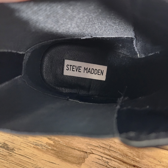 Steve Madden Naomi Velvety Ankle Boot with Block Heel - Picture 4 of 9